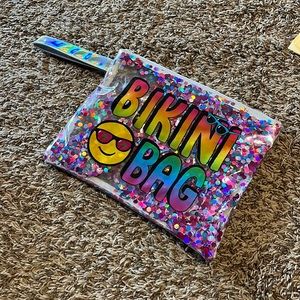 Bikini bag with zipper closure